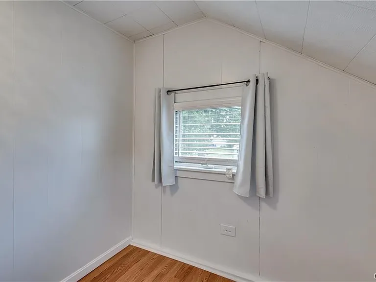 822 Lawrence St — Photo 29