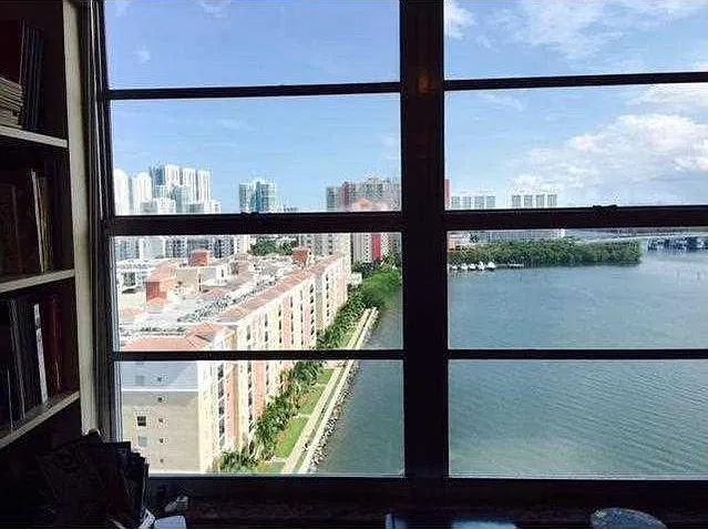 1 bed, 990 sqft, $2,550 — Photo 4