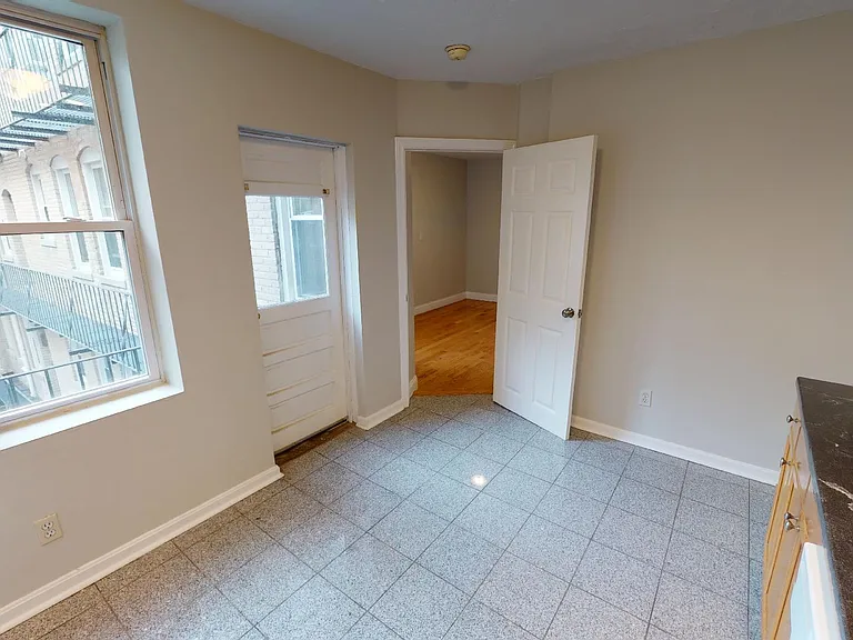 224 Hanover St #11 — Photo 42