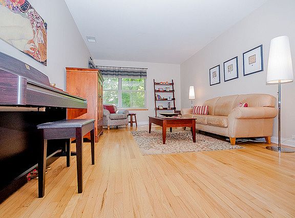 3rd image of 4957 N Wolcott Ave #P52