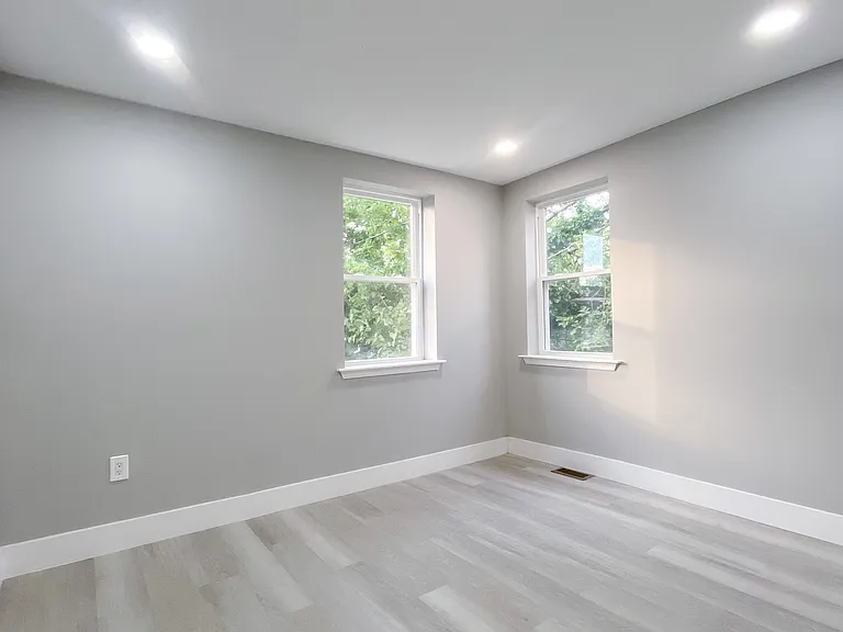 307 N 10th St — Photo 13