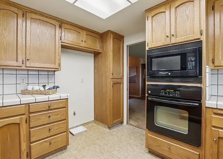 1112 Schauer Ct — Photo 32