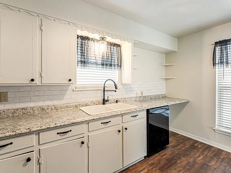 1601 Elizabeth St — Photo 13