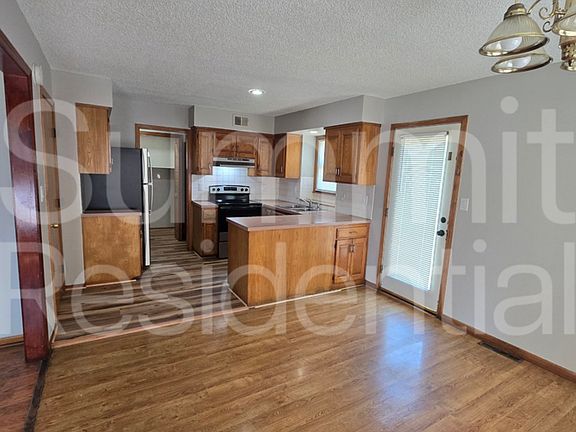 3rd image of 6636 W 152nd St