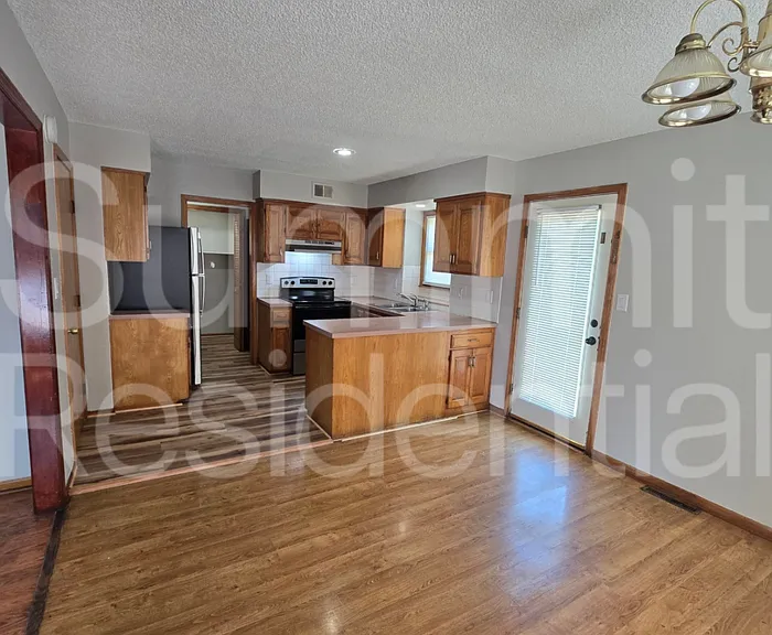 6636 W 152nd St — Photo 3