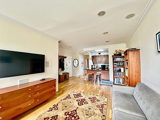 4th image of 120 Manhattan Ave APT 4B