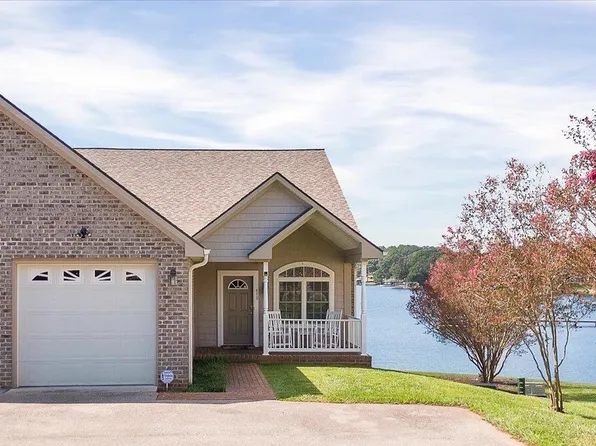 419 Heather Ln, Huddleston, VA 24104