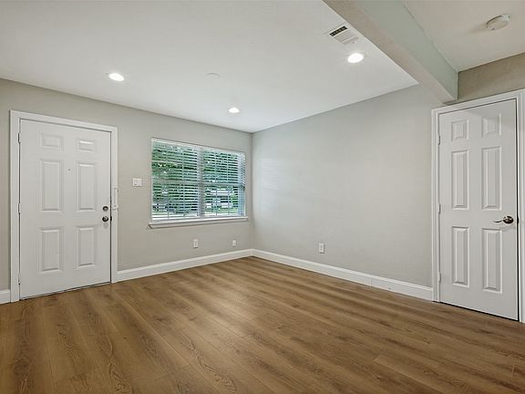 4th image of 717 Willowbrook Dr