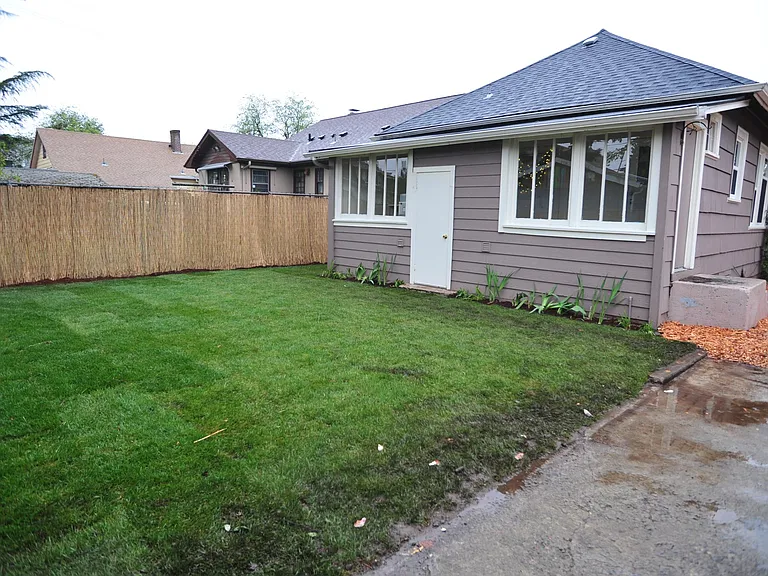 7030 SE Raymond Ct — Photo 31