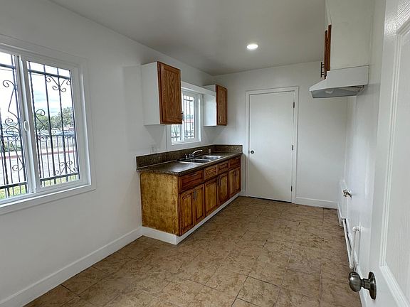 5th image of 432 N Poplar Ave