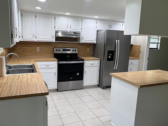 5th image of 11867 Stonebridge Dr W
