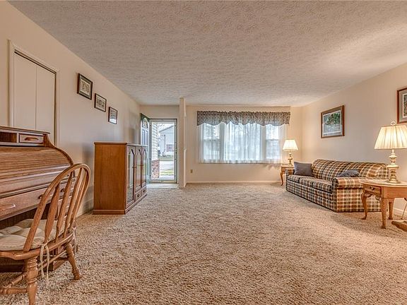 5th image of 36320 Hillcrest Dr