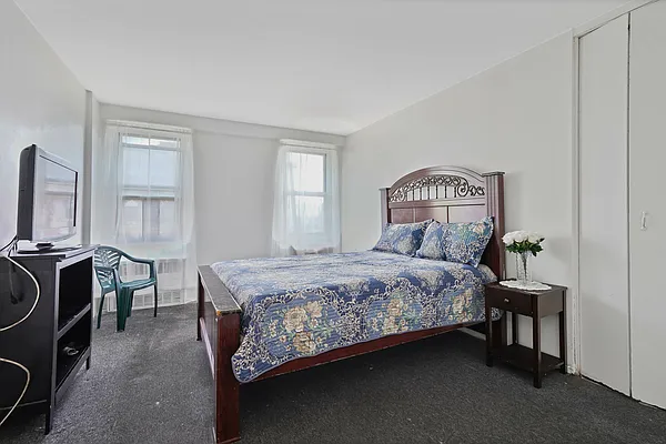 Sold by Daniel Gale Sotheby's International Realty | media 23