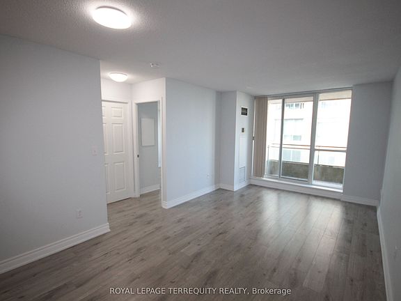 5th image of 39 Pemberton Ave #1016