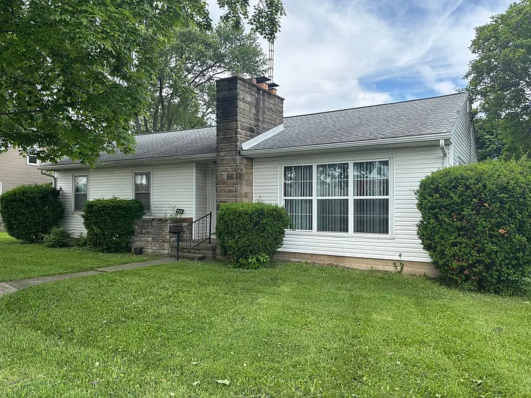 926 E Main St — Photo 1