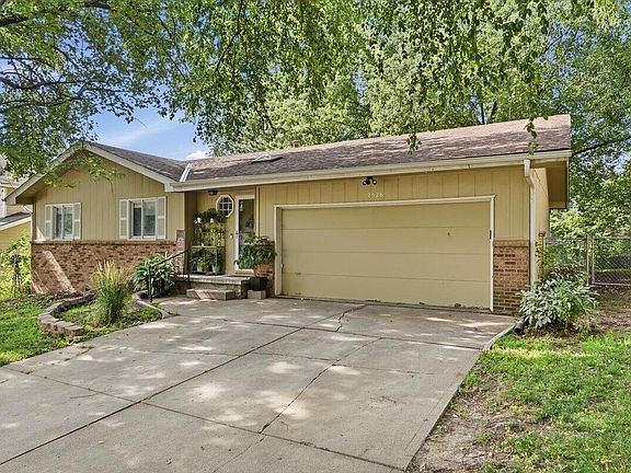 5th image of 2526 N 130th St