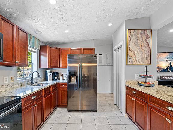 4th image of 45939 Halsey Ct