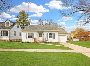 216 W Garfield St, Freeport, IL 61032
