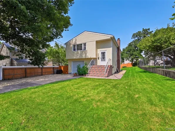 380 Sheridan Street, Westbury, NY 11590