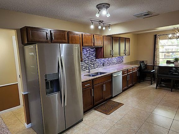 5th image of 11801 Lake Susan Ct