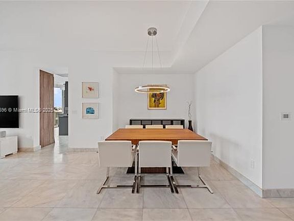 3rd image of 50 S Pointe Dr APT 1206