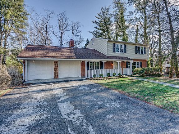 2nd image of 2692 Willowlawn St