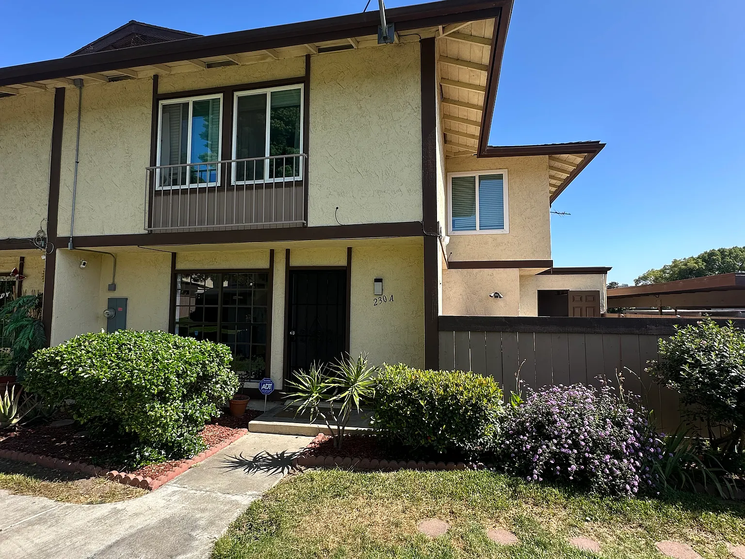 230 Regency Ct — Photo 2