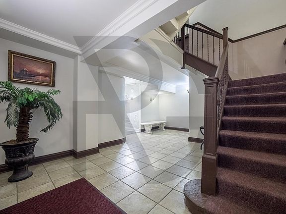 5th image of 1347 N Dearborn St #U502