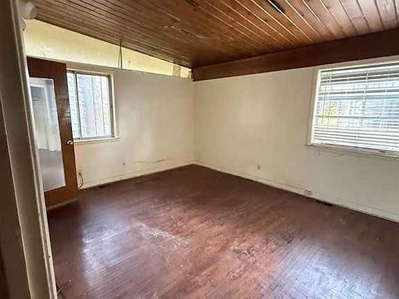 5th image of 1534 E Raines Rd