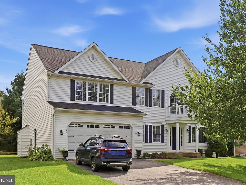 1st image of 909 Bridlewreath Way