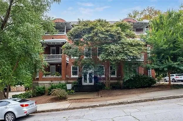 685 Argonne Ave NE #9