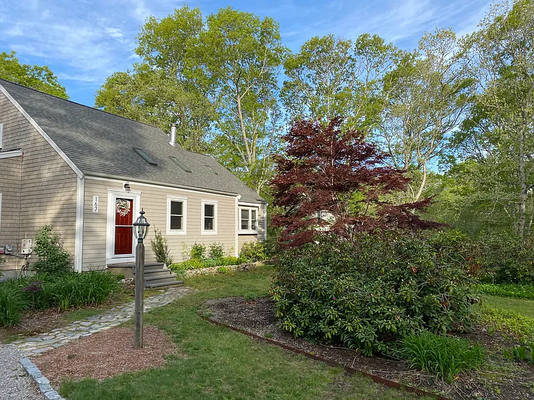 Blackthorn Rd — Photo 1