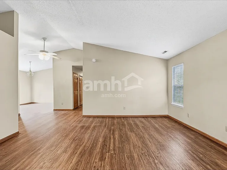 8539 Coralberry Ln — Photo 7