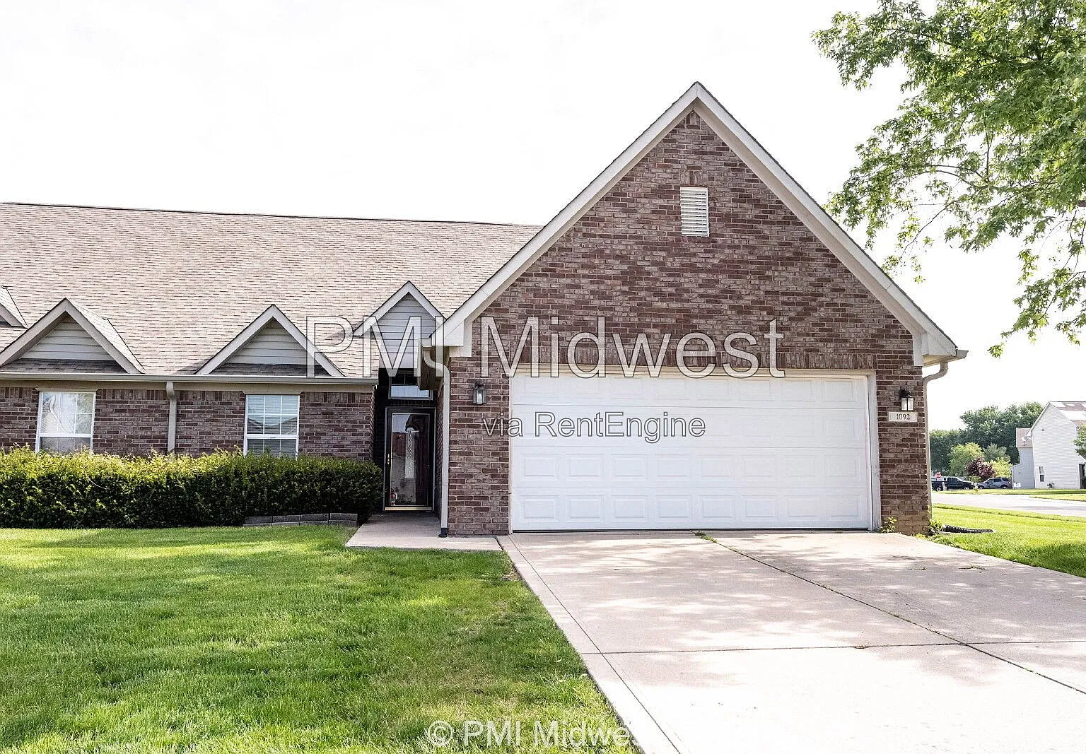 3 bed, 3.0 bath, 1641 sqft, $1,599 — Photo 3
