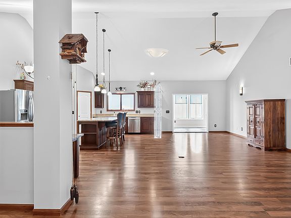 3rd image of 1880 E Ridge Valley Dr