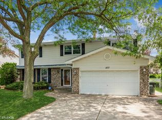 877 Papoose Ct, Carol Stream, IL 60188