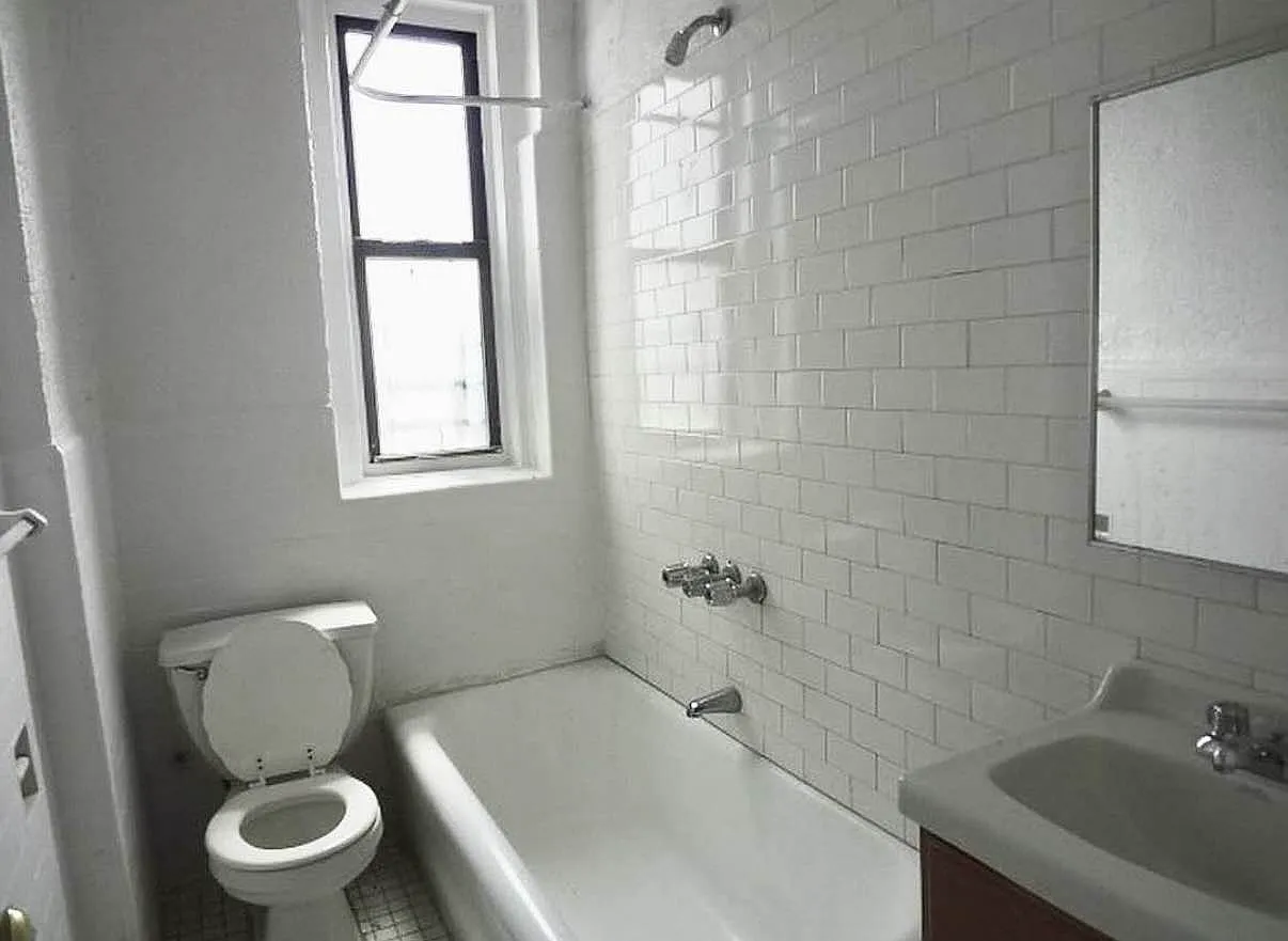 2095 Mohegan Avenue — Photo 4
