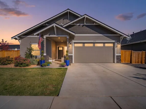 1777 NW Hemlock Ave, Redmond, OR 97756