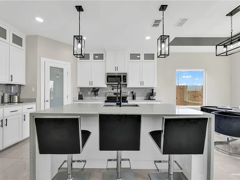 2805 Ulex Ave — Photo 3
