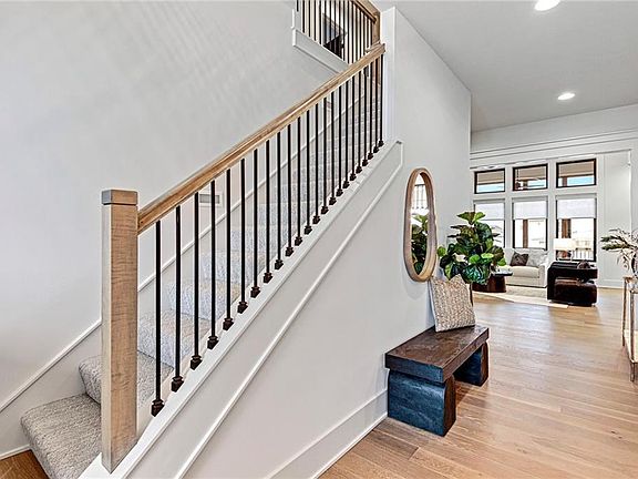 4th image of 17425 Gillette St
