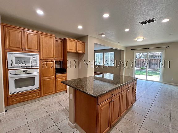 5th image of 465 N Lafayette Ct