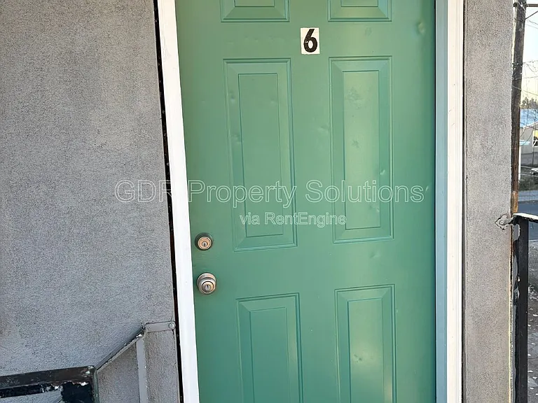 1100 Coal Ave SW #4 — Photo 3