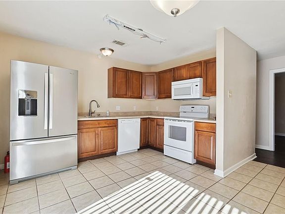 4th image of 4646 Viola St