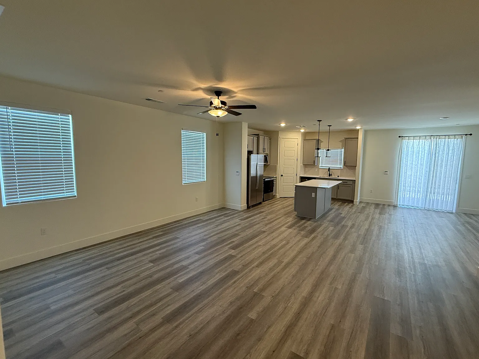 4 bed, 1842 sqft, $2,600 — Photo 3