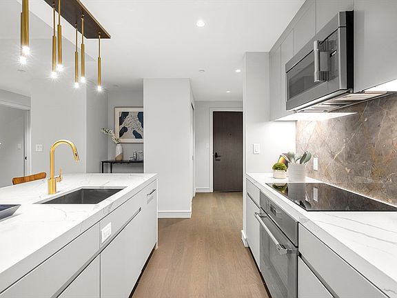 4th image of 55 Lagrange St #1901