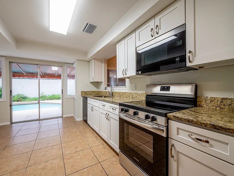 4914 Samoa Cir — Photo 16
