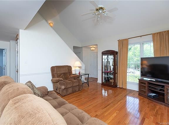 4th image of 1822 Timberlake Dr