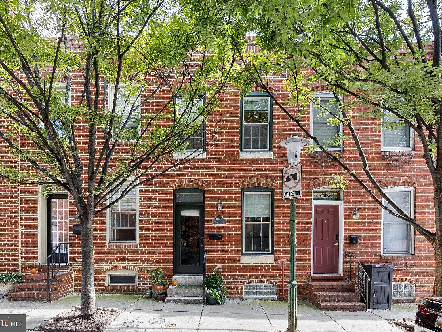 3 bed, 2.0 bath, 1702 sqft, $2,900 — Photo 2