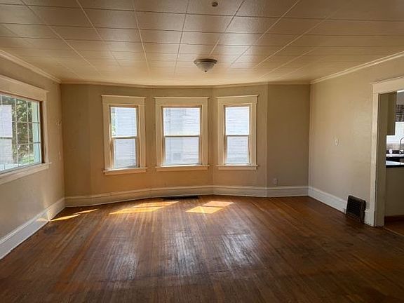 5th image of 2303 W Jackson Ave