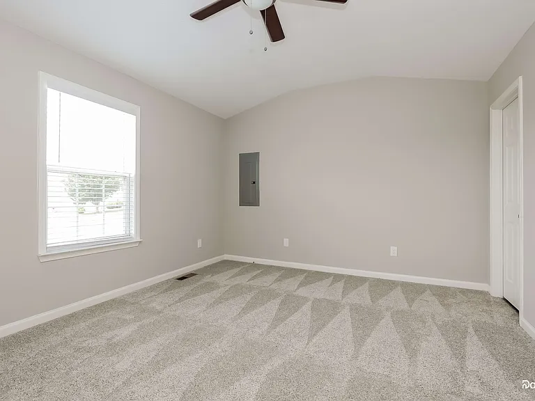 2104 Madison Ct — Photo 12